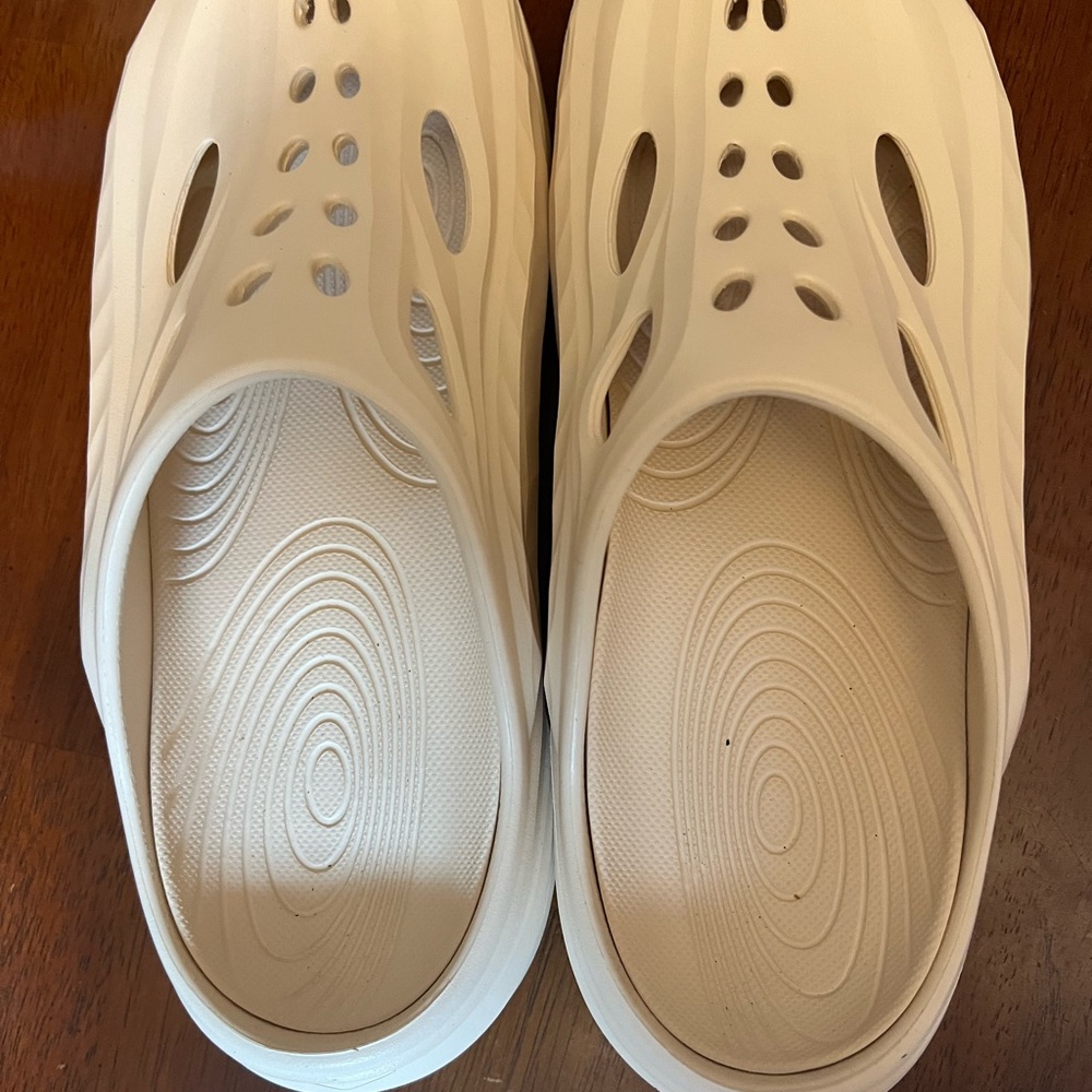 Hoka Ora Recovery Mule Vanilla Cream Men’s 7 Women’s 9